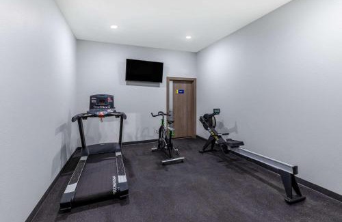 Greater East End Hotel | Days Inn & Suites by Wyndham Downtown/University of Houston