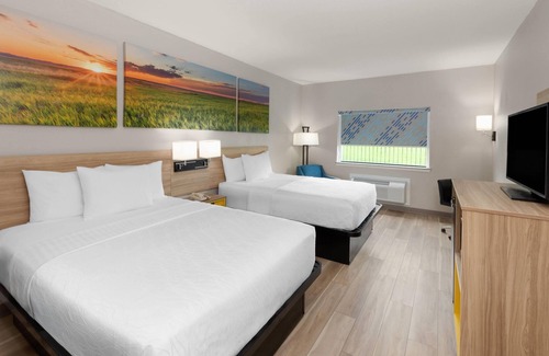 Barker Hotel | Days Inn & Suites by Wyndham Sam Houston Tollway