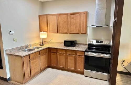 Clodine Hotel | Days Inn & Suites by Wyndham Houston/West Energy Corridor