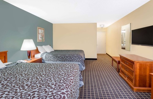 Portage Hotel | Days Inn & Suites by Wyndham Kalamazoo