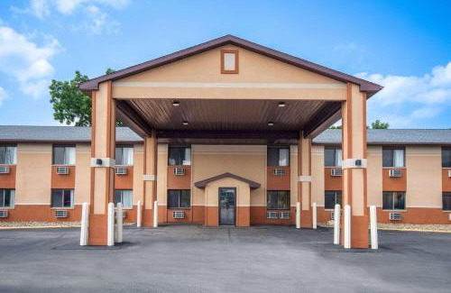 Waterloo Hotel | Days Inn & Suites by Wyndham Waterloo