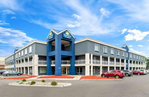 Warren Hotel | Days Inn & Suites by Wyndham Warren