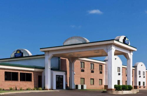 Wynne Hotel | Days Inn & Suites by Wyndham Wynne