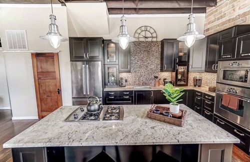Dayton House | Dayton Loft close to DT, Oregon, UD (Sleeps 6)