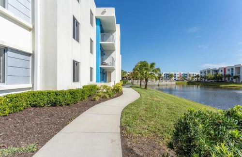 Daytona Beach Apartment | Daytona 2BR Getaway Parking Family Pet-Friendly