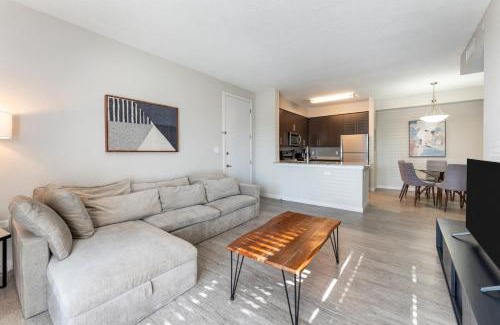 Daytona Beach Apartment | Daytona 2BR Getaway Parking Family Pet-Friendly