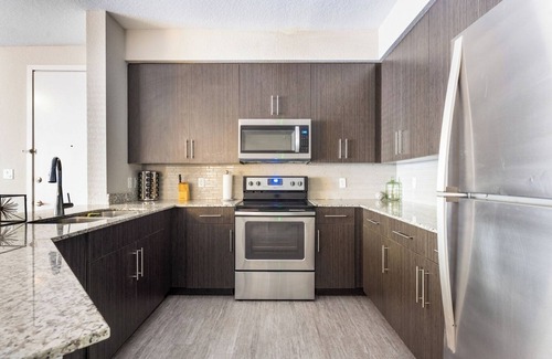 Daytona Beach Apartment | Daytona 3BR Getaway Pool, Gym, Pet Friendly