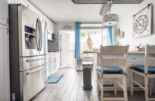 South Peninsula Historic District Condo | Daytona Beach Oceanfront complex with 1 br/2 Full baths