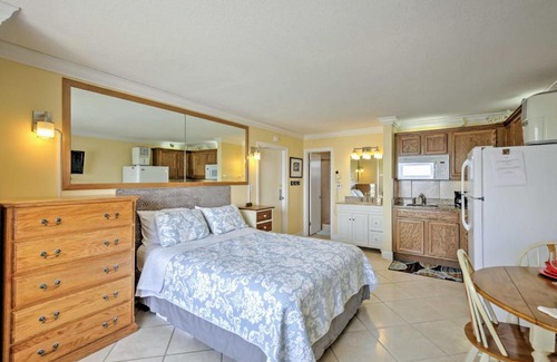 Lenox Park Apartment | Daytona Beach Studio with Oceanfront Balcony and Pool!