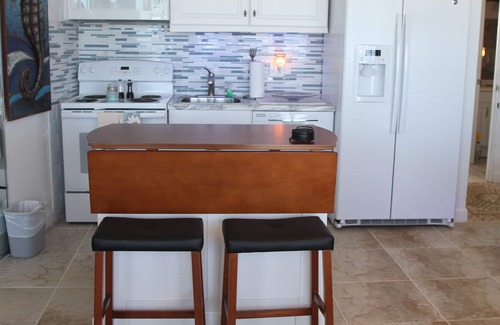 Daytona Beach Condo | Daytona Ocean Front Condo Sleeps 6 Balcony Private bedroom Family Friendly