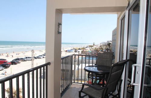 Daytona Beach Condo | Daytona Ocean Front Condo Sleeps 6 Balcony Private bedroom Family Friendly