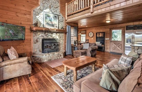 Morganton Cabin | Daze Off- Spectacular Views | Large Hot Tub | Outdoor Fire Pit