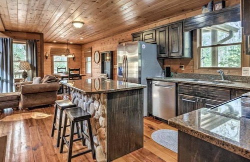Morganton Cabin | Daze Off- Spectacular Views | Large Hot Tub | Outdoor Fire Pit