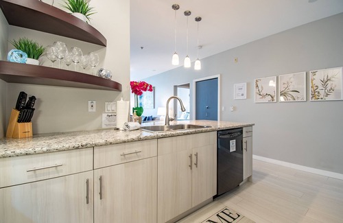 Belltown Condo | Dazzling 2Bed 2Bath Condo in the Heart of Seattle!