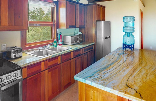 Caye Caulker Cottage | Dazzling beach stay with a balcony - pool, bikes, canoes, grill, & dock access