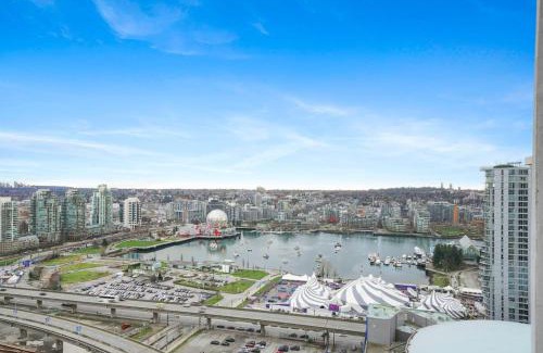 Crosstown House | Dazzling Condo by Stadium Downtown with FREE Parking