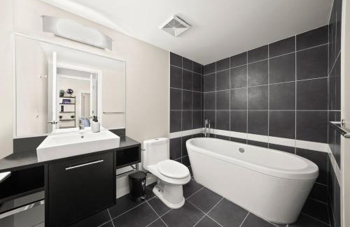 Crosstown House | Dazzling Condo by Stadium Downtown with FREE Parking