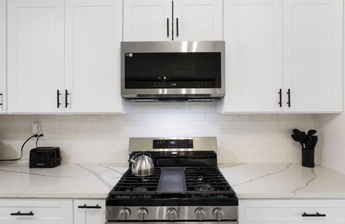 Des Plaines House | Dazzling Des Plaines-Single Level Home