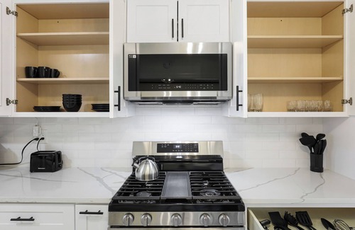 Des Plaines House | Dazzling Des Plaines-Single Level Home