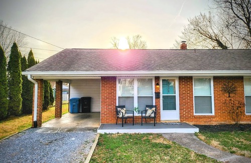 Roanoke Apartment | Dazzling Duplex, Pets, Private Driveway, EV charging!
