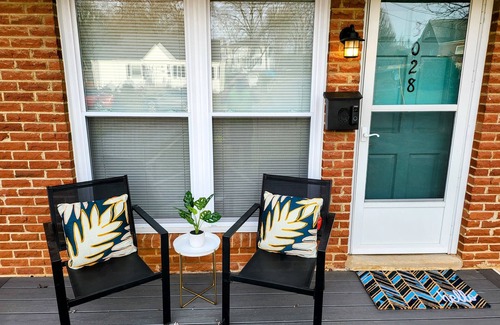 Roanoke Apartment | Dazzling Duplex, Pets, Private Driveway, EV charging!