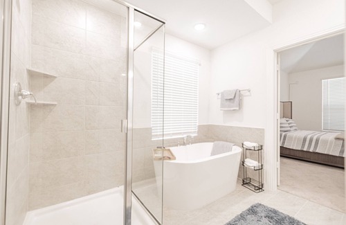 Royse City House | Dazzling Newly Built Modern Home 17 minutes from Rockwall Harbor. Pet Friendly!