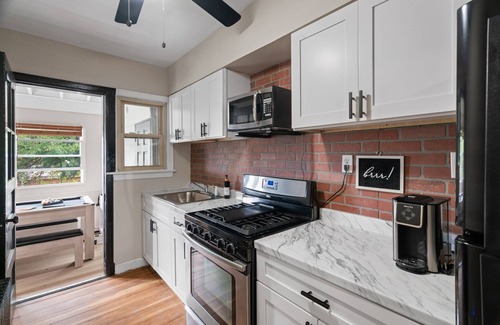 Fairlawn Condo | DC Retreat in Capitol Hill—Pets, Parking & Metro
