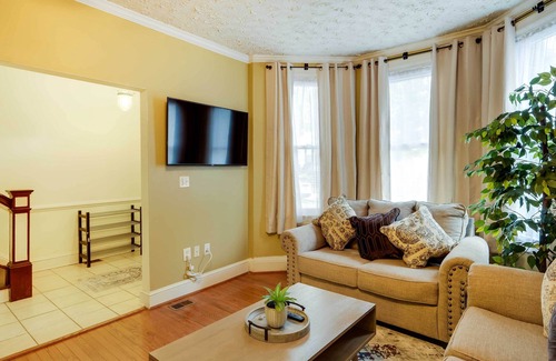 Columbia Heights House | DC Row House < Half-Mi Walk to Howard University!