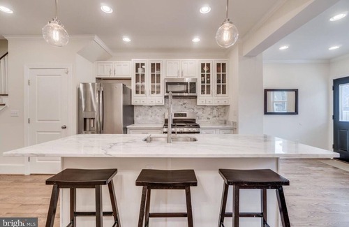 Petworth House | DC Rowhome ✲ HUGE Roofdeck & Parking ✲ 3br | 2.5ba