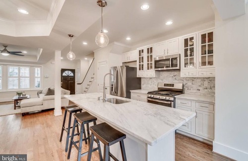 Petworth House | DC Rowhome ✲ HUGE Roofdeck & Parking ✲ 3br | 2.5ba