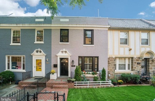 Petworth House | DC Rowhome ✲ HUGE Roofdeck & Parking ✲ 3br | 2.5ba