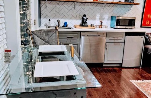 Anacostia Apartment | Dc W Street Suite - Parking Included