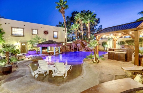 Spring Valley House | DD Glamorous 11BD/13BA Mansion Near Vegas Strip-3.7mi