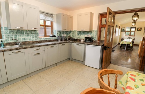 Penisarwaun Cottage | DDOL HELYG FARMHOUSE, pet friendly, with a garden in Llanrug