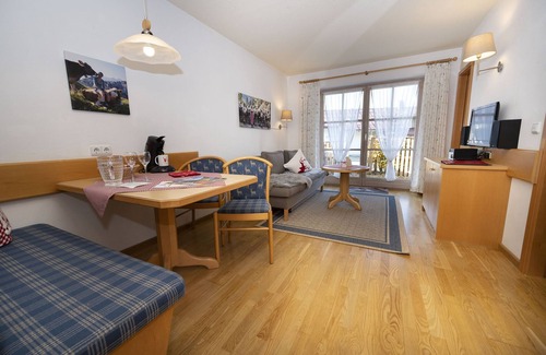 Balderschwang Apartment | Beautiful feel-good apartment Bergwiese 35sqm, south-facing balcony/terrace, Allgäu, dogs allowed