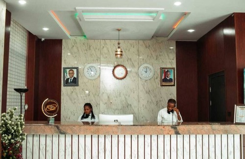 Ofin Hotel | De Bay Lux Hotel and suits