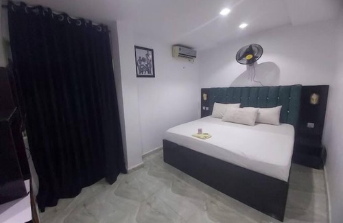 Ilorin House | De - Calmcity Guest House