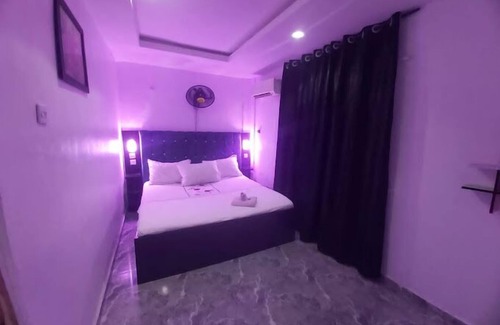 Ilorin House | De - Calmcity Guest House