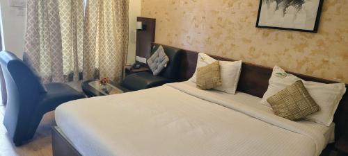 Porur Hotel | De Castle Inn
