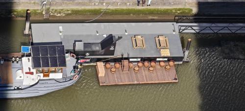 Stadsdriehoek Boat Rental | De Coaster & Aquarium Ponton