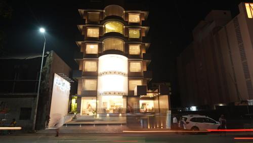 Surat Hotel | De Glance Hotel, Near Surat Railway Station