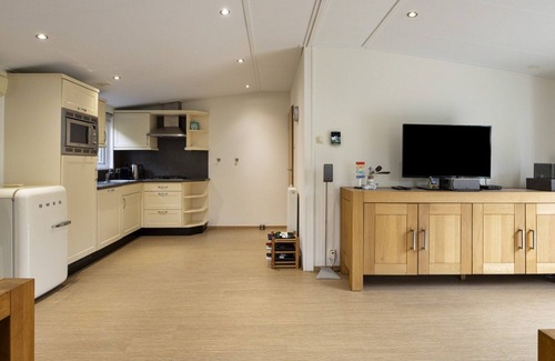 Goedereede Ski Chalet | De Goede Ree 21 spacious chalet near the Northsea