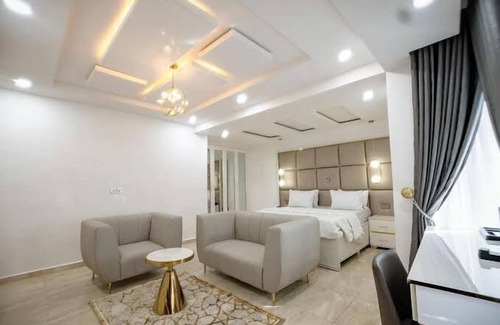 Calabar Hotel | De Grand Hotel and Rooftop