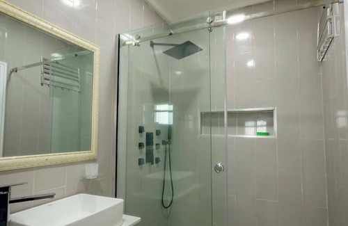 Calabar Hotel | De Grand Hotel and Rooftop