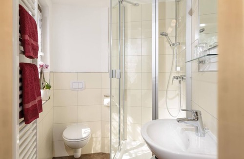 Ilbesheim Bed & Breakfast | Twin Room "Sonnenberg" - Weingut Gästehaus Hechtmann