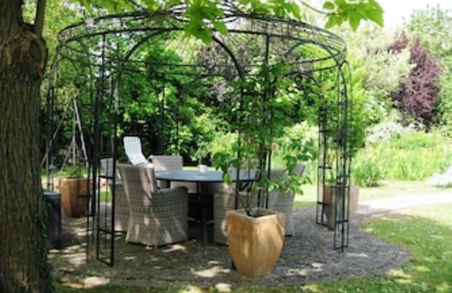 Ilbesheim Apartment | Neucastell vacation apartment with stunning views of the vineyards