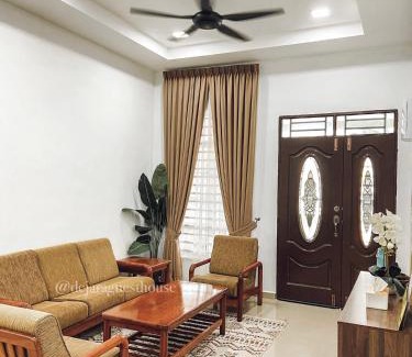 Padang Sekolah House | De Jara Guesthouse Dungun for Malay