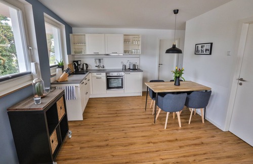 Koenigs Wusterhausen Apartment | Apartment 'Klein' with Lake View, Private Terrace and Wi-Fi