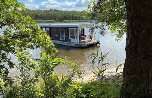 Koenigs Wusterhausen Boat Rental | Houseboat 'BunBo 1060' with Lake View