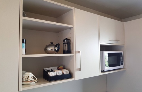 Merivale Hotel | De Lago Motel Apartments